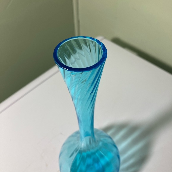 Vintage Swedish Art Glass Flower Bud Aqua Blue Bulb Glass Vase 10” Swirl - Picture 2 of 3